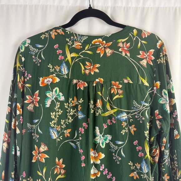 Velvet by Graham & Spencer Green
Floral long Sleeve Blouse Size:L - Picture 12 of 14